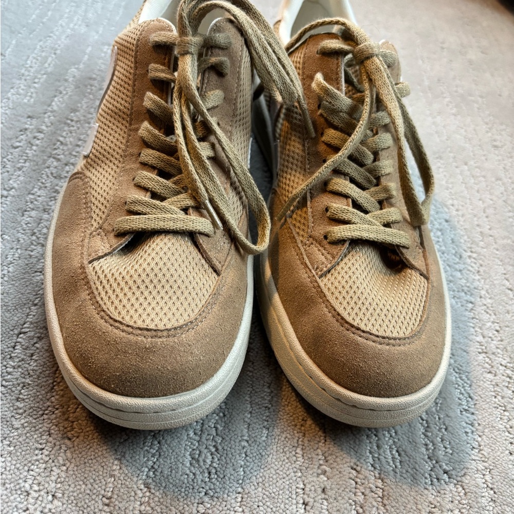 Veja Tan and White Men's Sneakers - Picture 13 of 16